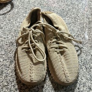 PAPAYA SHOES SIZE 7